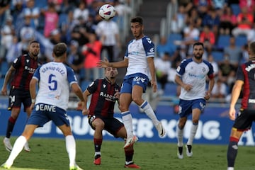 Roberto López, en un partido con el Tenerife. 