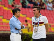 Ángel Luis Catalina (D) en el estadio de Deportes Tolima