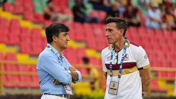 Ángel Luis Catalina (D) en el estadio de Deportes Tolima