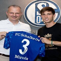 Juan Miranda llega cedido al Schalke por dos temporadas