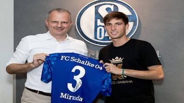 Juan Miranda llega cedido al Schalke por dos temporadas