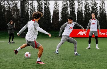 Luis Díaz está de vuelta. El extremo regresó a entrenamientos grupales en Liverpool y apunta al partido contra Manchester City. El club compartió su alegría en la práctica.