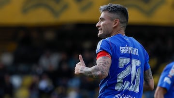 Futbol, Coquimbo Unido vs Universidad de Chile.
Fecha 14, Liga de Primera 2025.
El jugador de Universidad de Chile Charles Aranguiz es fotografiado durante un partido de primera division contra Coquimbo Unido disputado en el estadio Francisco Sanchez Rumoroso de Coquimbo, Chile.
15/06/2025
Andres Pina/Photosport
Football, Coquimbo Unido vs Universidad de Chile.
14th turn, 2025 First division League.
Universidad de Chile’s player Charles Aranguiz is pictured during a first division match against Coquimbo Unido at the Francisco Sanchez Rumoroso stadium in Coquimbo, Chile.
15/06/2025
Andres Pina/Photosport
