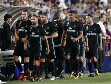 Zidane cambio los 10 jugadores de campo iniciales a unos minutos del comienzo de la segunda parte.