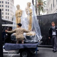 What is the capacity of the Oscars venue, the Dolby Theatre?