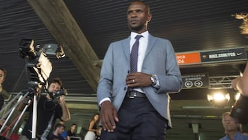 Abidal sigue, pero debilitado