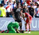 Susto en la Copa América: un linier se desmaya en pleno partido