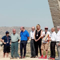 Obelisco de seis toneladas para Márquez en su curva de Aragón