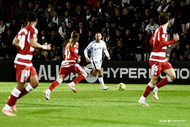 El Superferry reflota y frena la escalada del Granada