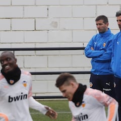 Celades: "Ferran está para jugar, Guedes y Rodrigo necesitan tiempo"