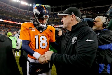 Vivió una difícil rivalidad con los Broncos de Peyton Manning. En ese juego, los Raiders fueron superados 47-14.