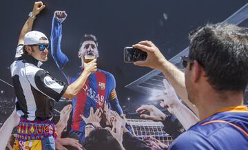 Barcelona and Alavés start party at the Copa del Rey 'Fan Zones'