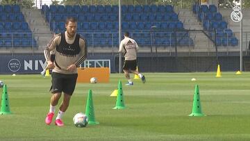 Ejercicios individuales en el primer entreno del Real Madrid