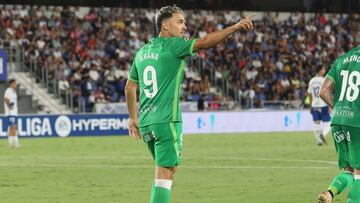 Arana durante el Tenerife-Racing de Santander de LaLiga Hypermotion.