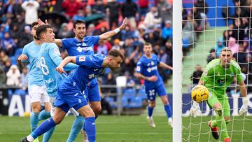Borja Mayoral anota ante el Celta en presencia de Carlos Domínguez, Unai Núñez, Mata y Guaita.