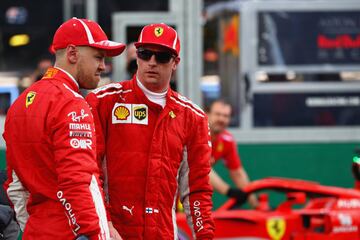 Kimi Raikkonen junto a Sebastian Vettel. 