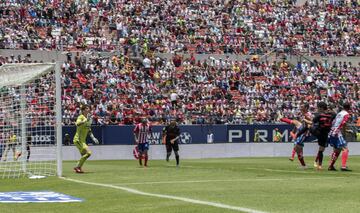 El jugador del Atlético de Madrid, Camello, marca el 1-1.