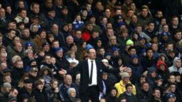 Rafa Ben&iacute;tez, en la grada de Stamford Bridge.