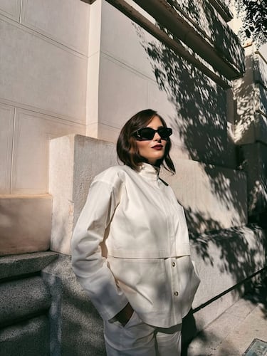 Andrea Duro durante el desfile de Adolfo Domínguez en la la 82º edición de Mercedes-Benz Fashion Week Madrid.
