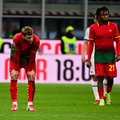 Santiago Giménez vive una pesadilla con el Milan