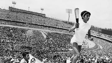 La deportista mexicana fue la primera mujer en encender un pebetero en la historia de los juegos olímpicos y ocurrió en la justa de México 68. En aquel entonces, existía un movimiento creciente por reconocer los derechos de las mujeres. Su inclusión, desde su punto de vista, fue un símbolo de equidad de género y que motivó a que el deporte fuera más incluyente.