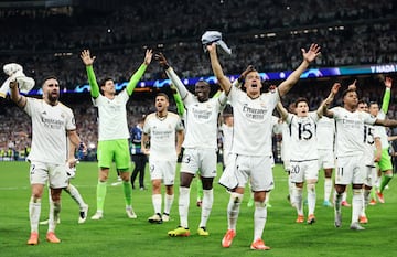 MADRID, SPAIN - MAY 08: Players of Real Madrid celebrate after the team's victory and reaching the UEFA Champions League Final following the UEFA Champions League semi-final second leg match between Real Madrid and FC Bayern München at Estadio Santiago Bernabeu on May 08, 2024 in Madrid, Spain. (Photo by Clive Brunskill/Getty Images)