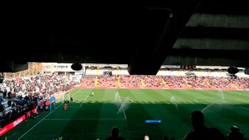 El mítico detallazo del speaker Rafa con la afición visitante de Vallecas