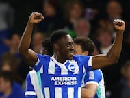 Danny Welbeck was on target as Chelsea suffered a fifth successive Premier League defeat without scoring.