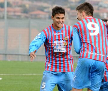 Tuvo dos etapas con el Catania (2012-2014 y 2015), aunque nunca pudo debutar con el primer equipo en la Serie A.