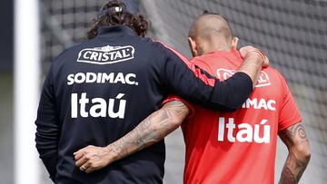 Arturo Vidal provocó inesperado susto a Pizzi en el calentamiento