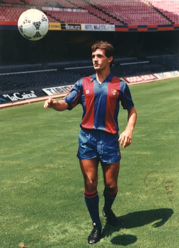 Jug¨® con el Barcelona desde 1990 a 1994
