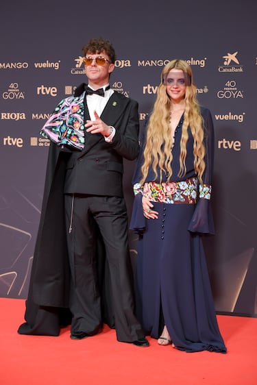 Los actores Aldo Comas y Macarena Gómez posan en la alfombra roja de la 40º edición de los Premios Goya.