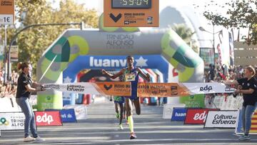 Kejelcha y Teferi ganan lejos del récord mundial en Valencia