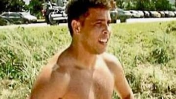 <b>ILUSIÓN. </b>Fotogramas del trabajo del ariete en la playa y con el Flamengo. Los niños quieren que vuelva.