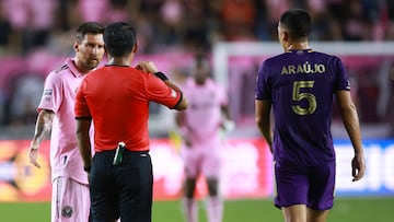 El técnico de los Leones de Orlando consideró que el arbitraje de Iván Barton fue injusto ya que Messi debió ser expulsado por doble amarilla.