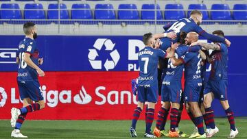 HUESCA, SPAIN - FEBRUARY 21: Jorge Pulido of SD Huesca celebrates scoring his side's 2nd goal with his team mates during the La Liga Santander match between SD Huesca and Granada CF at Estadio El Alcoraz on February 21, 2021 in Huesca, Spain. Sportin