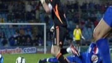 Casillas podría tener un esguince tras un golpe en el primer gol del Getafe
