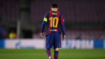 BARCELONA, SPAIN - DECEMBER 08: Lionel Messi of Barcelona looks dejected following the UEFA Champions League Group G stage match between FC Barcelona and Juventus at Camp Nou on December 08, 2020 in Barcelona, Spain. Sporting stadiums around Spain remain