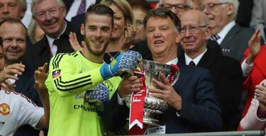 Van Gaal aplazó su jubilación: la libreta sigue abierta