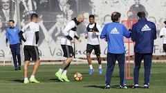El Valencia se vuelve a entrenar tras la debacle