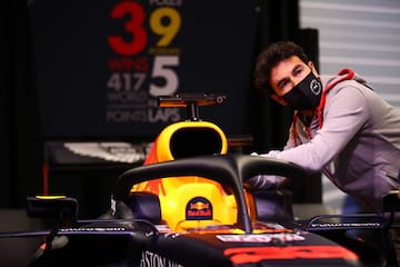 'Checo' Pérez vivió su primer día en la fábrica de Red Bull