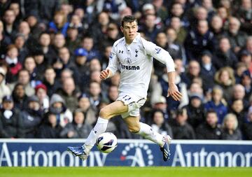 Cuando el Madrid fichó a Bale por 100 millones en verano de 2013, el galés llegó con la vitola del mejor jugador de la temporada en la Premier, donde había marcado 25 goles con el Tottenham. Estuvo seis temporadas en Inglaterra (cinco en los ‘spurs’ y una en el Southampton) pero nunca tuvo posibilidades reales de aspirar al título de liga.