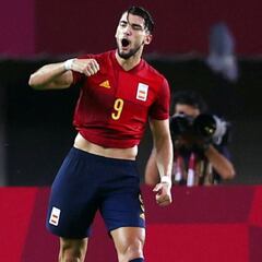 A falta de Pedri o Asensio... Rafa Mir