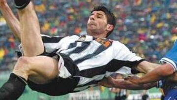 <b>UN REMATADOR. </b>Iaquinta es un buen rematador no exento de una buena técnica.