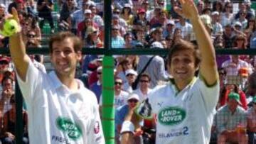 Juan Mart&iacute;n D&iacute;az (izquierda) y Fernando Belastegu&iacute;n (derecha), pareja n&ordm;1 mundial, celebrando un triunfo durante la pasada campa&ntilde;a.