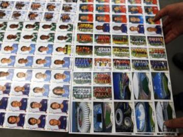 Los cromos de los jugadores del mundial de Brasil 2014 se realizan en la fábrica de la editorial italiana Panini, en en el Centro empresarial de Tamboré, al norte de Sao Paulo.