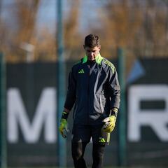 Duelo de grandes porteros en Anduva