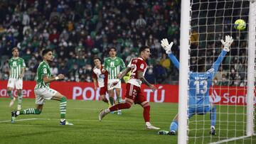 Lainez y Guardado fueron titulares en la derrota del Betis ante Celta de Vigo