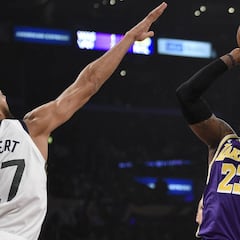 LeBron pone las cosas en su sitio: 32+7+10 para ganar en el Staples