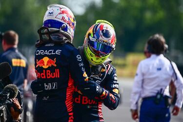 Checo Pérez: “Pasar a Leclerc y Sainz fue bastante loco”